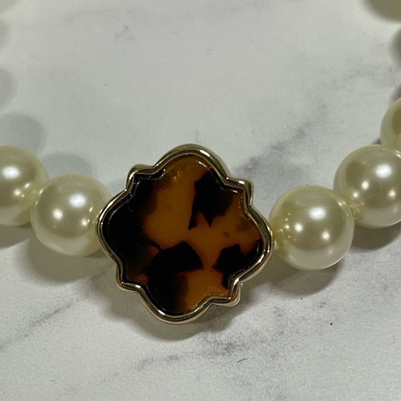 Pearl Stretch Bracelet - Picture 3 of 4